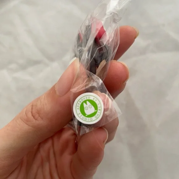 Kiki’s Delivery Service with Jiji magnet NEW - Picture 2 of 2